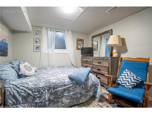 39 Morgan Road, Hamilton, ON - Indoor Photo Showing Bedroom