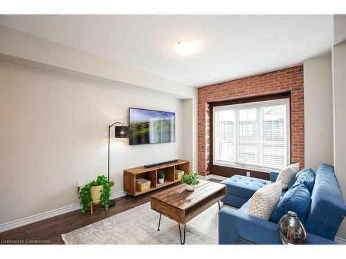 57-377 Glancaster Road, Ancaster, ON - Indoor Photo Showing Living Room