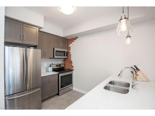 57-377 Glancaster Road, Ancaster, ON - Indoor Photo Showing Kitchen With Stainless Steel Kitchen With Double Sink