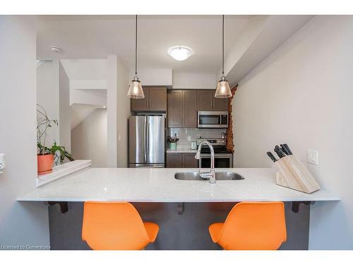 57-377 Glancaster Road, Ancaster, ON - Indoor Photo Showing Kitchen With Stainless Steel Kitchen With Double Sink With Upgraded Kitchen