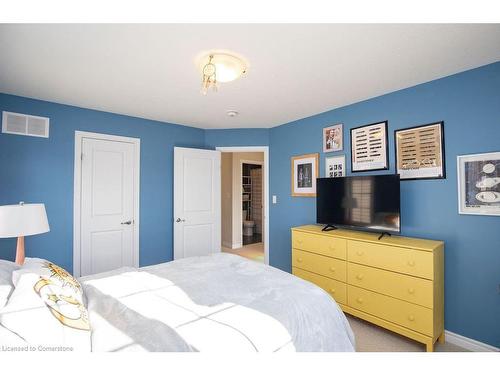 57-377 Glancaster Road, Ancaster, ON - Indoor Photo Showing Bedroom