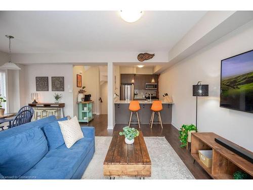 57-377 Glancaster Road, Ancaster, ON - Indoor Photo Showing Living Room