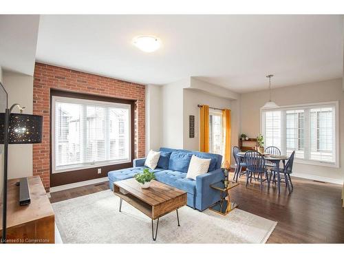 57-377 Glancaster Road, Ancaster, ON - Indoor Photo Showing Living Room