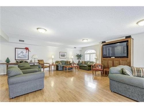 A402-216 Plains Road W, Burlington, ON - Indoor Photo Showing Living Room