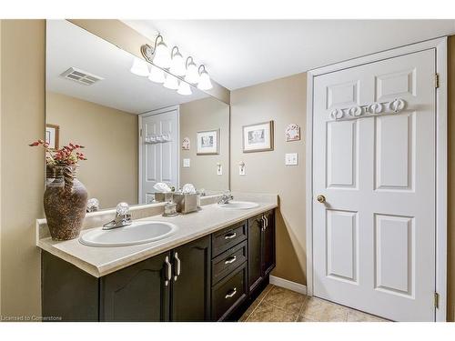 A402-216 Plains Road W, Burlington, ON - Indoor Photo Showing Bathroom