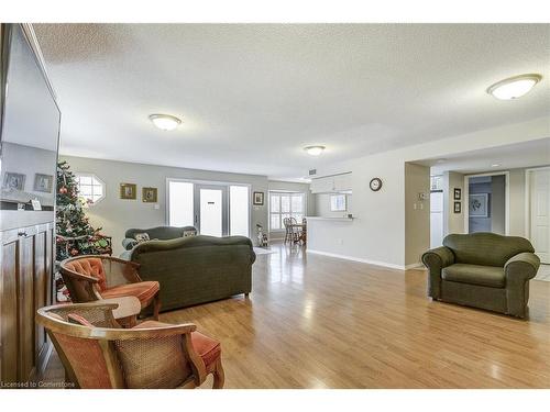 A402-216 Plains Road W, Burlington, ON - Indoor Photo Showing Living Room