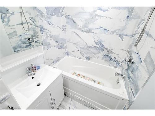 67 Tragina Avenue S, Hamilton, ON - Indoor Photo Showing Bathroom