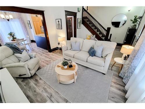 67 Tragina Avenue S, Hamilton, ON - Indoor Photo Showing Living Room