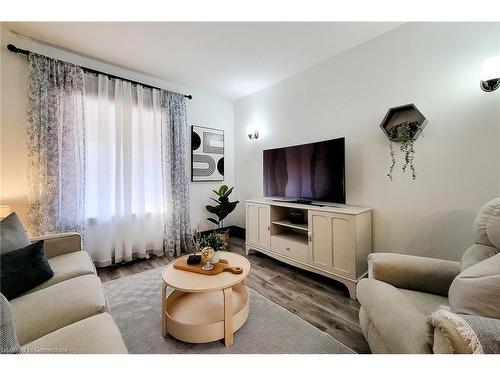 67 Tragina Avenue S, Hamilton, ON - Indoor Photo Showing Living Room