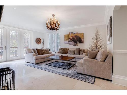 18 Elder Crescent, Ancaster, ON - Indoor Photo Showing Living Room