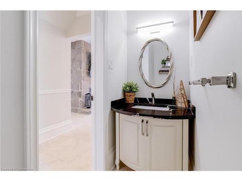 18 Elder Crescent, Ancaster, ON - Indoor Photo Showing Bathroom