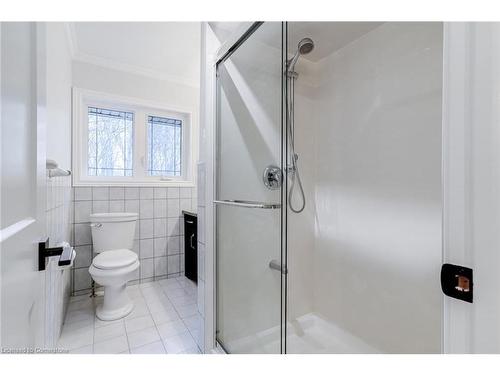 18 Elder Crescent, Ancaster, ON - Indoor Photo Showing Bathroom