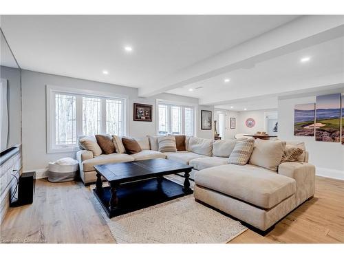 18 Elder Crescent, Ancaster, ON - Indoor Photo Showing Living Room