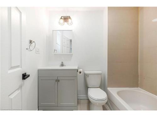 15 Arthur Street N, Hamilton, ON - Indoor Photo Showing Bathroom