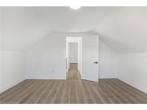 15 Arthur Street N, Hamilton, ON - Indoor Photo Showing Other Room