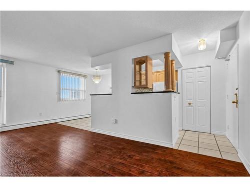 607-851 Queenston Road, Stoney Creek, ON - Indoor Photo Showing Other Room