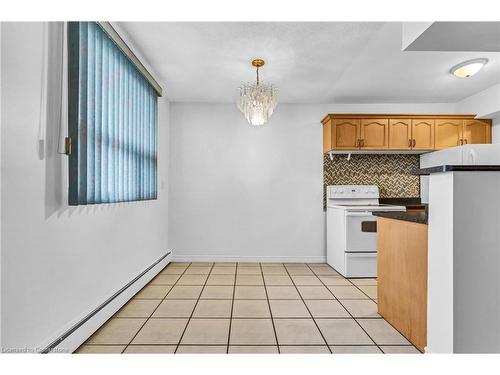 607-851 Queenston Road, Stoney Creek, ON - Indoor Photo Showing Kitchen