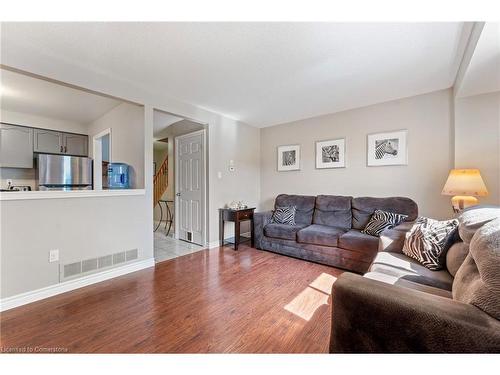 59-30 Braemar Avenue, Caledonia, ON - Indoor Photo Showing Bedroom