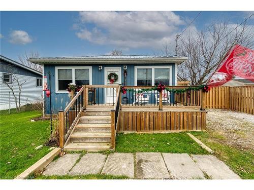 10 11Th Street, Selkirk, ON - Outdoor With Deck Patio Veranda