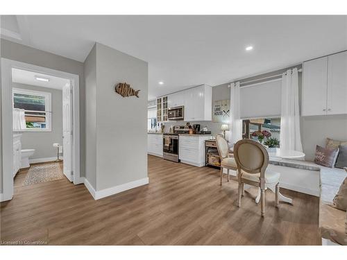 10 11Th Street, Selkirk, ON - Indoor Photo Showing Living Room