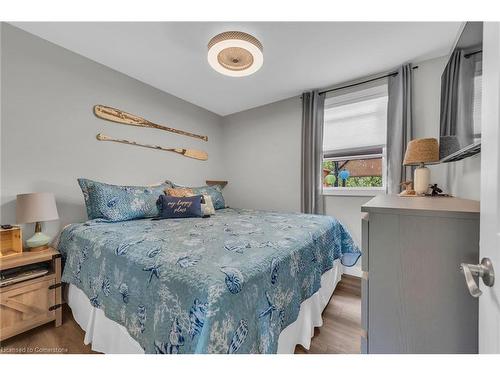 10 11Th Street, Selkirk, ON - Indoor Photo Showing Bedroom