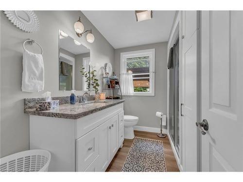 10 11Th Street, Selkirk, ON - Indoor Photo Showing Bathroom