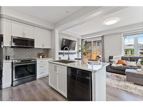 187-1890 Rymal Road E, Hamilton, ON - Indoor Photo Showing Kitchen