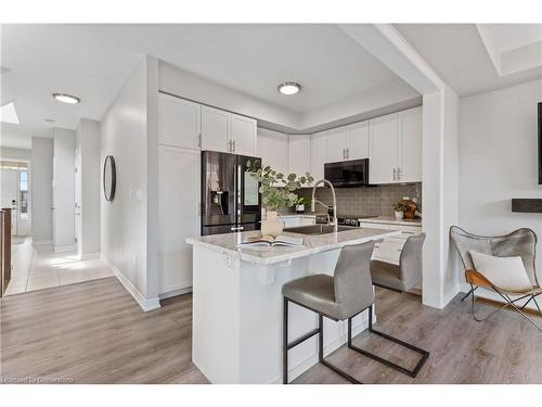 187-1890 Rymal Road E, Hamilton, ON - Indoor Photo Showing Kitchen