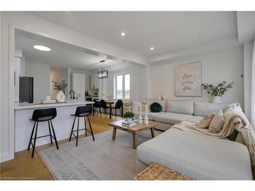 148 Whithorn Crescent, Caledonia, ON - Indoor Photo Showing Living Room