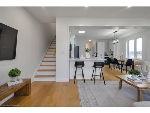 148 Whithorn Crescent, Caledonia, ON - Indoor Photo Showing Living Room