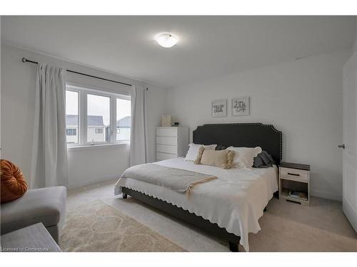 148 Whithorn Crescent, Caledonia, ON - Indoor Photo Showing Bedroom