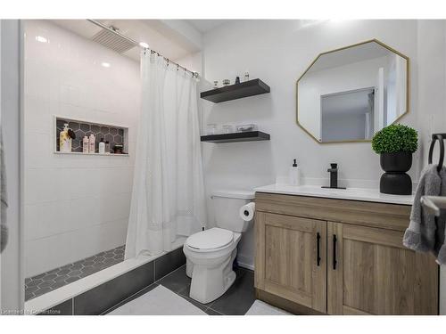 148 Whithorn Crescent, Caledonia, ON - Indoor Photo Showing Bathroom