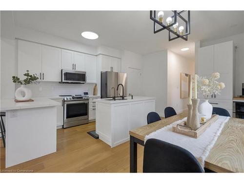 148 Whithorn Crescent, Caledonia, ON - Indoor Photo Showing Kitchen With Upgraded Kitchen