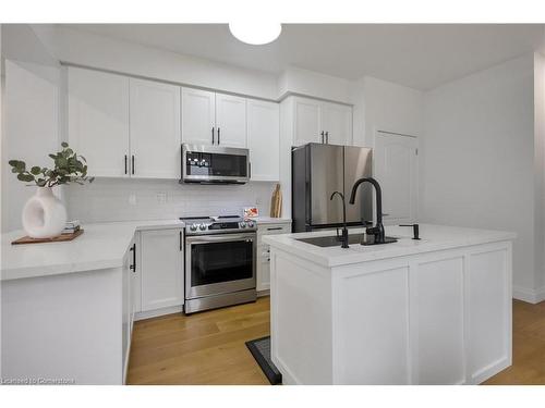 148 Whithorn Crescent, Caledonia, ON - Indoor Photo Showing Kitchen With Upgraded Kitchen