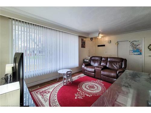 160 Bendamere Avenue, Hamilton, ON - Indoor Photo Showing Living Room