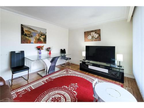 160 Bendamere Avenue, Hamilton, ON - Indoor Photo Showing Living Room