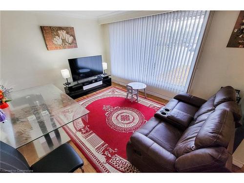 160 Bendamere Avenue, Hamilton, ON - Indoor Photo Showing Living Room