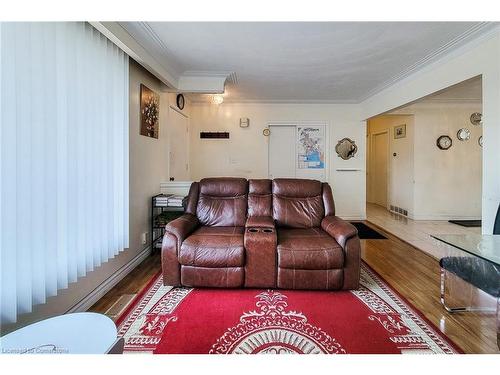 160 Bendamere Avenue, Hamilton, ON - Indoor Photo Showing Living Room