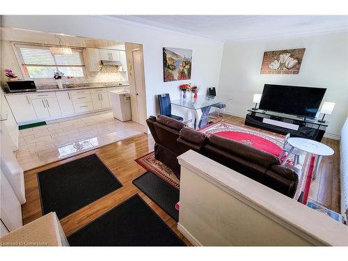 160 Bendamere Avenue, Hamilton, ON - Indoor Photo Showing Living Room