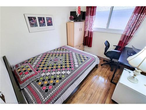 160 Bendamere Avenue, Hamilton, ON - Indoor Photo Showing Bedroom