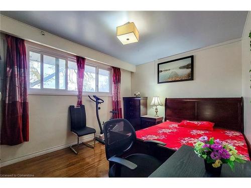 160 Bendamere Avenue, Hamilton, ON - Indoor Photo Showing Bedroom