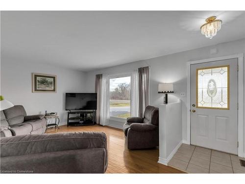 4791 Bellrock Road, Verona, ON - Indoor Photo Showing Living Room