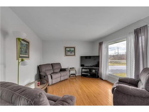 4791 Bellrock Road, Verona, ON - Indoor Photo Showing Living Room