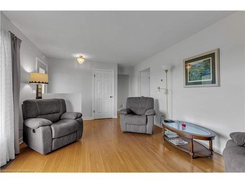 4791 Bellrock Road, Verona, ON - Indoor Photo Showing Living Room