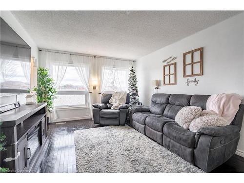 51 Leggett Crescent, Hamilton, ON - Indoor Photo Showing Living Room