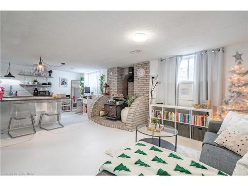 51 Leggett Crescent, Hamilton, ON - Indoor Photo Showing Living Room