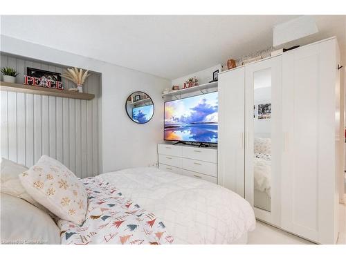 51 Leggett Crescent, Hamilton, ON - Indoor Photo Showing Bedroom