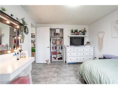 51 Leggett Crescent, Hamilton, ON - Indoor Photo Showing Bedroom