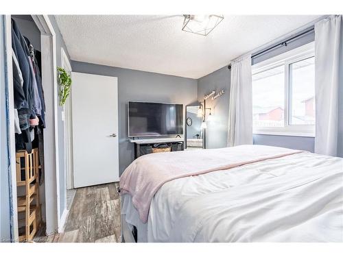 51 Leggett Crescent, Hamilton, ON - Indoor Photo Showing Bedroom