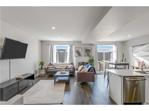 41 Corbin Street, St. Catharines, ON - Indoor Photo Showing Living Room